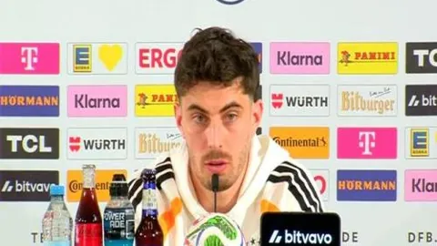 张嘉轩、黄一航世青赛双人滑荣获第五名佳绩